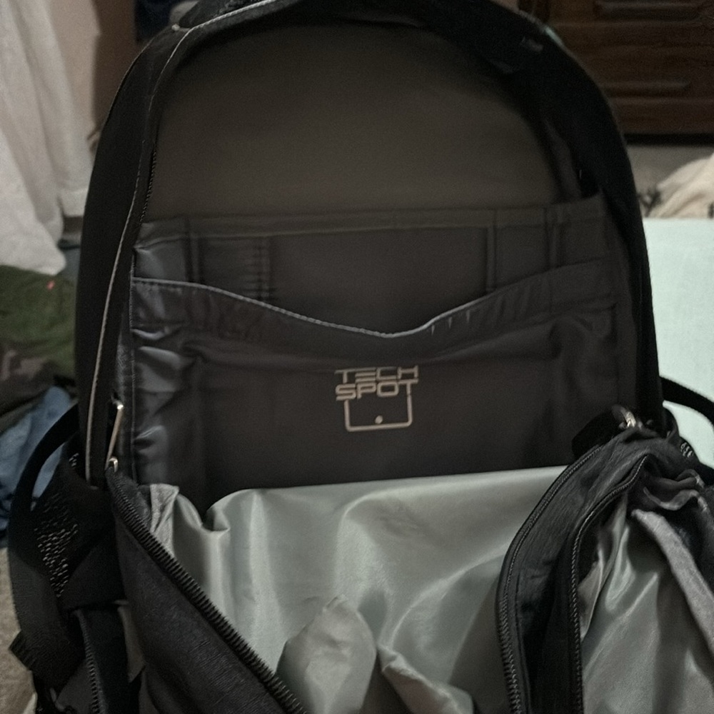 High Sierra backpack 🎒 - Picture 4 of 5